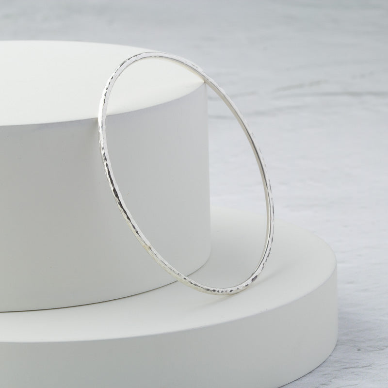 Alambra Skinny Hammered Bangle