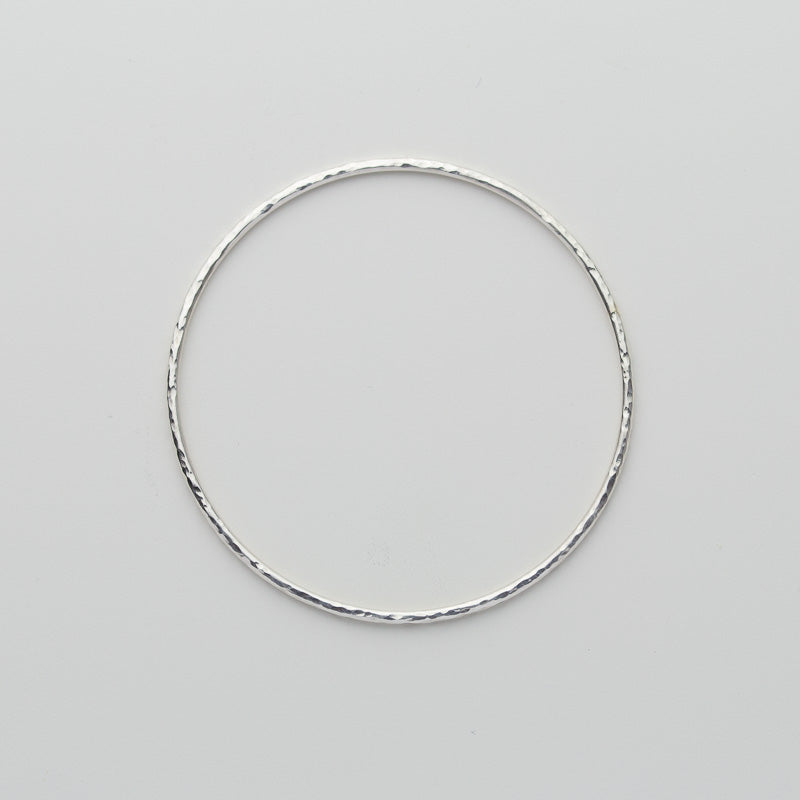 Alambra Skinny Hammered Bangle