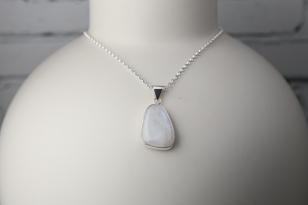 Rainbow Moonstone Silver Pendant