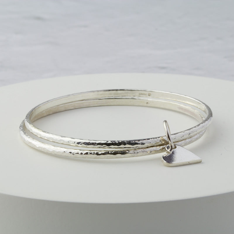 Mezza Amor Hammered Silver Heart Bangle