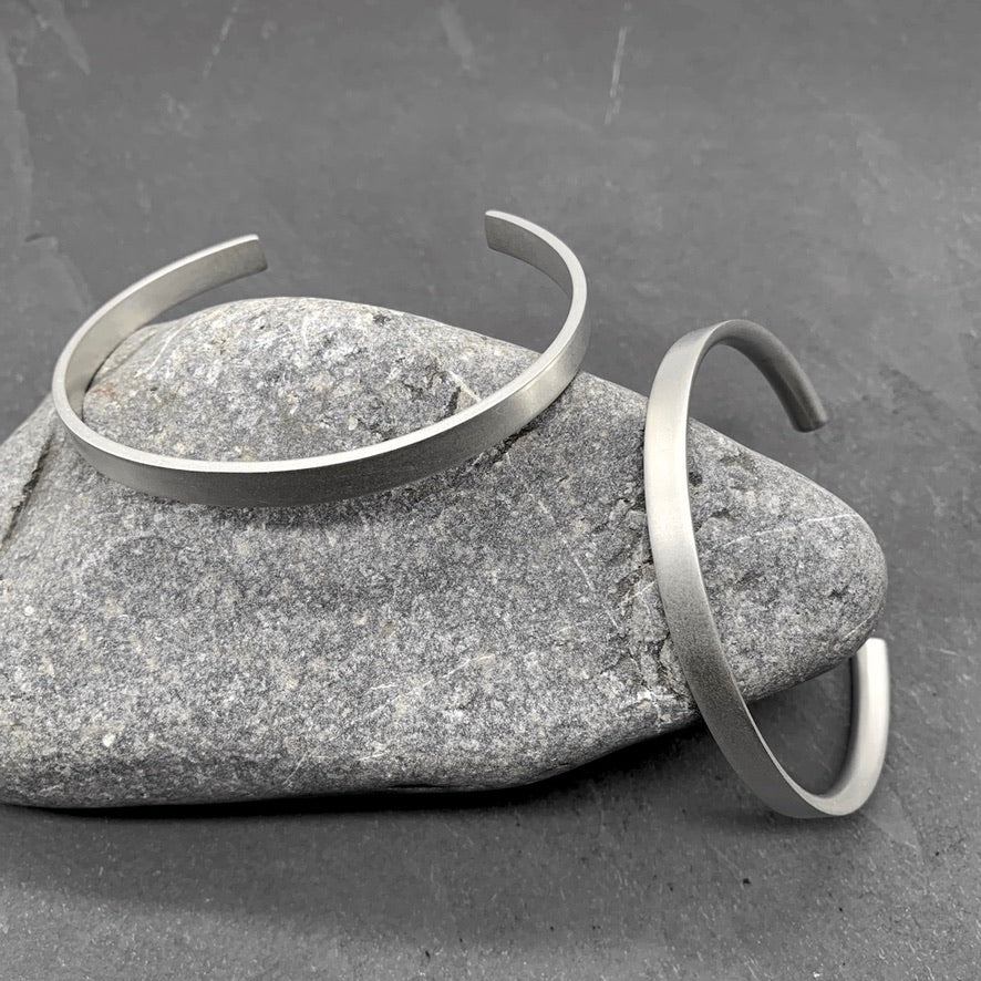 Aventis Mens Silver Cuff Collection on Rock