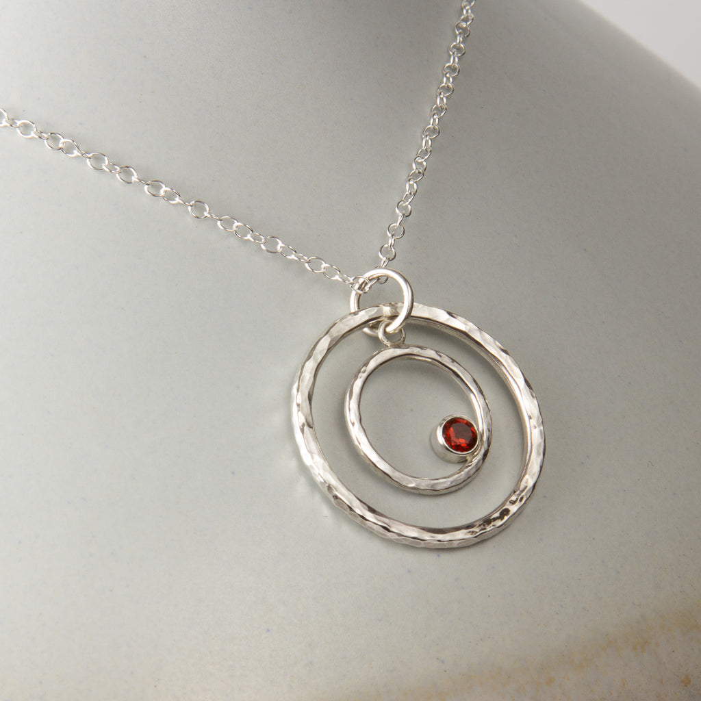 Caldera Eclissi Doppia Garnet Pendant