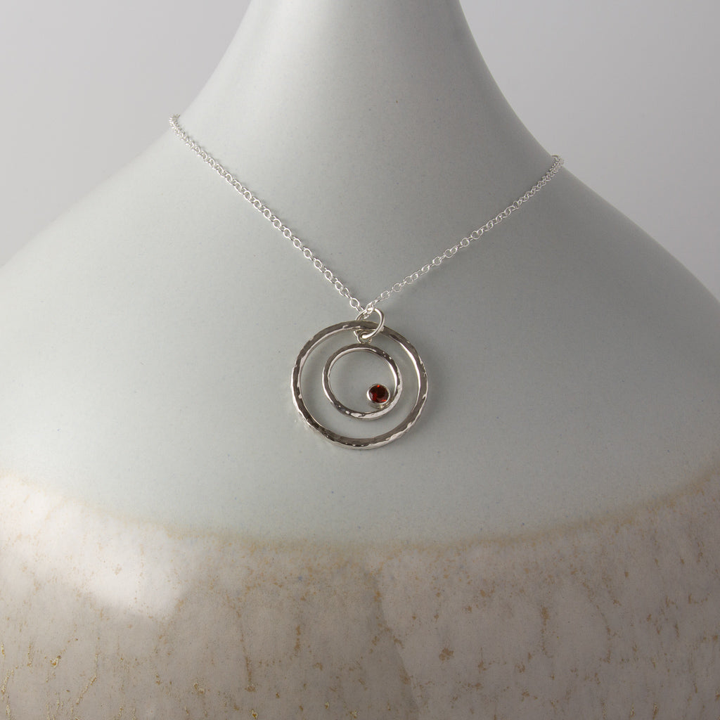 Caldera Eclissi Doppia Garnet Pendant