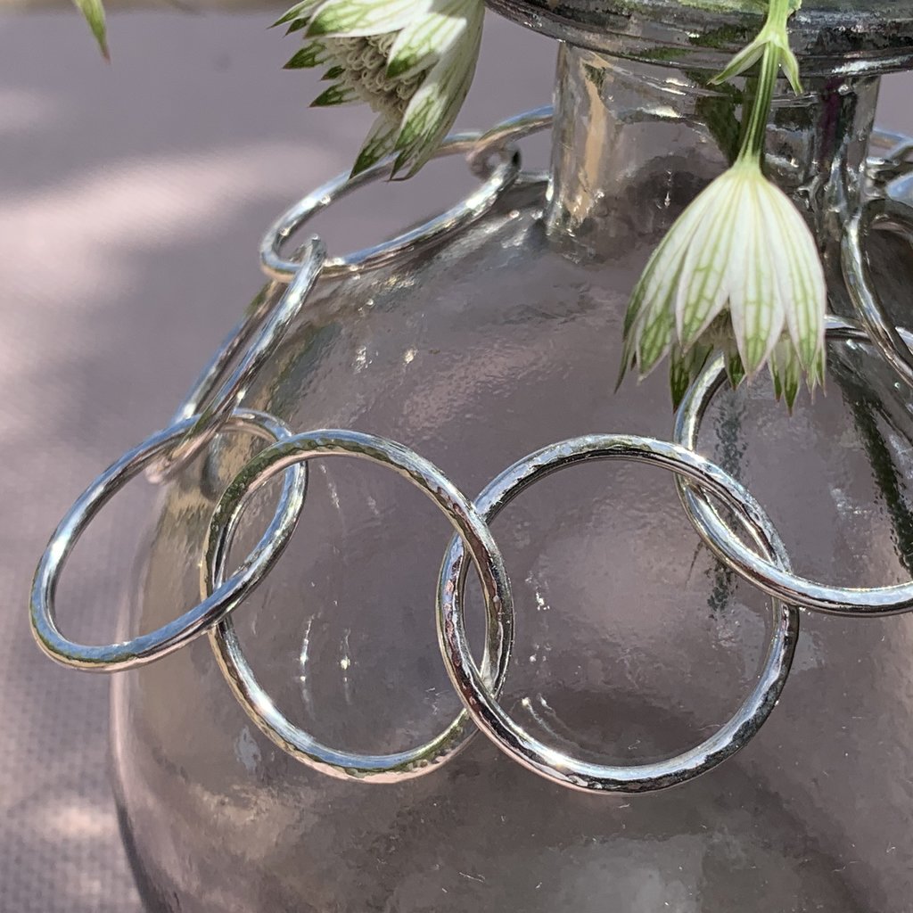 Caldera Grande Cirque -  large link silver bracelet - close-up - angle