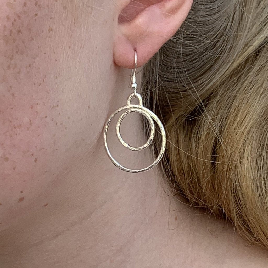 Caldera cirque doppia rigardo handmade silver earrings on model