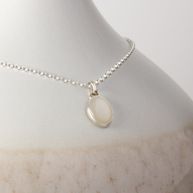 Moonstone Uno Ovale Silver Pendant Necklace